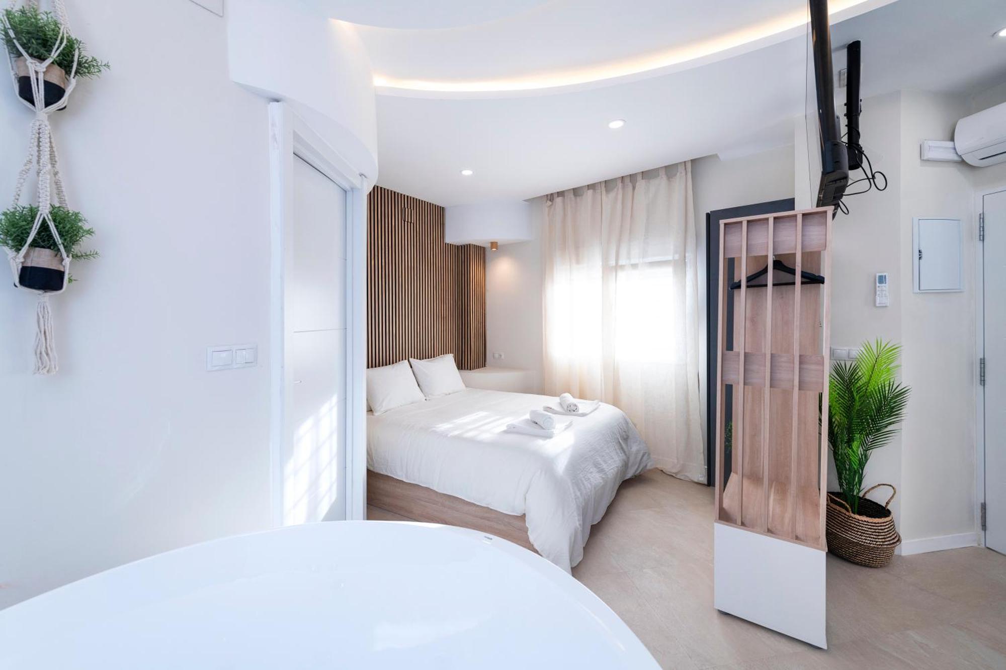 Апартаменты Malaga Boutique V.V Luxury Jacuzzy Экстерьер фото