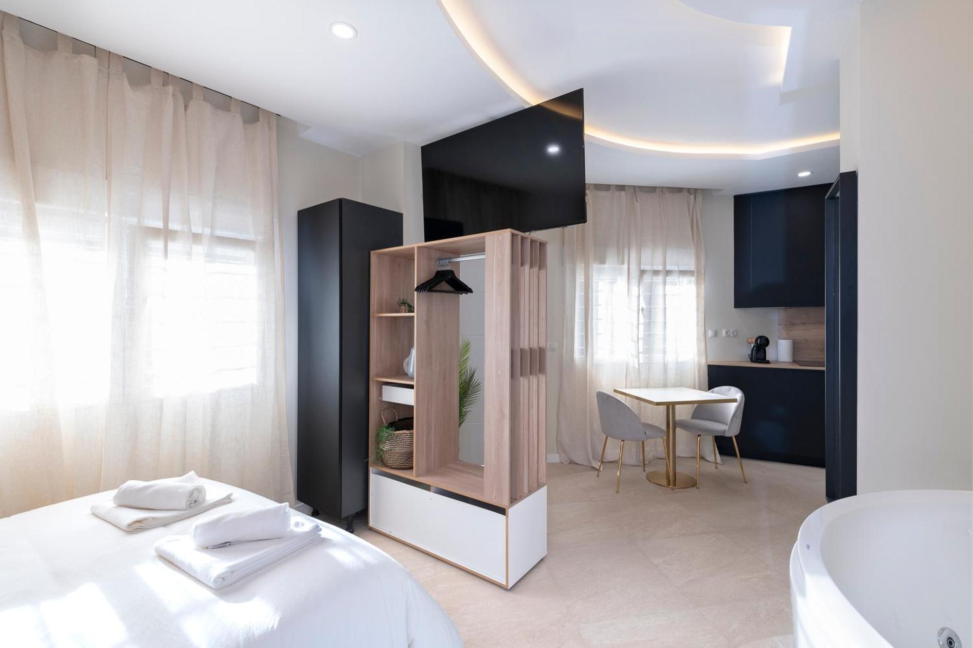 Апартаменты Malaga Boutique V.V Luxury Jacuzzy Экстерьер фото