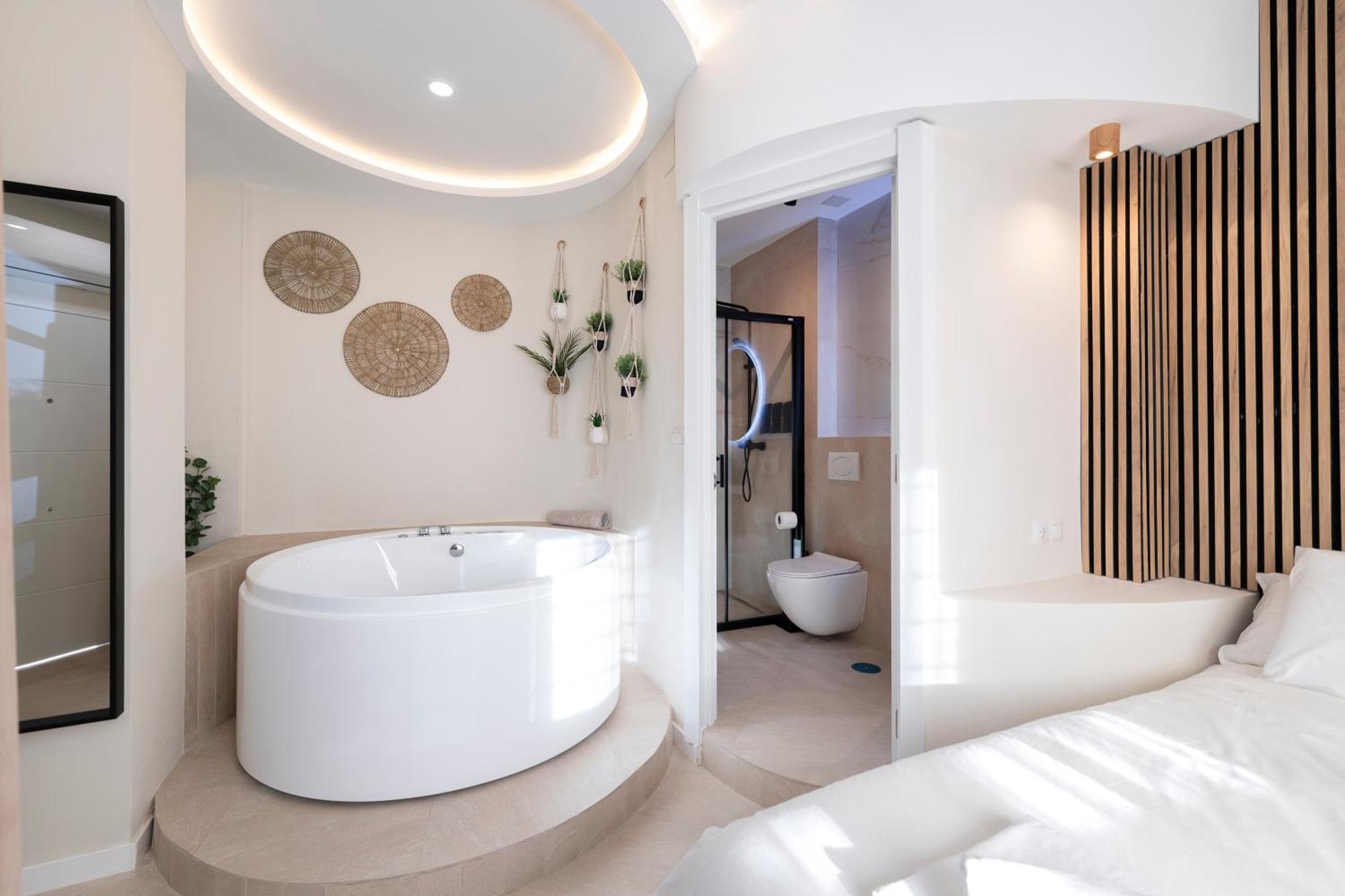 Апартаменты Malaga Boutique V.V Luxury Jacuzzy Экстерьер фото