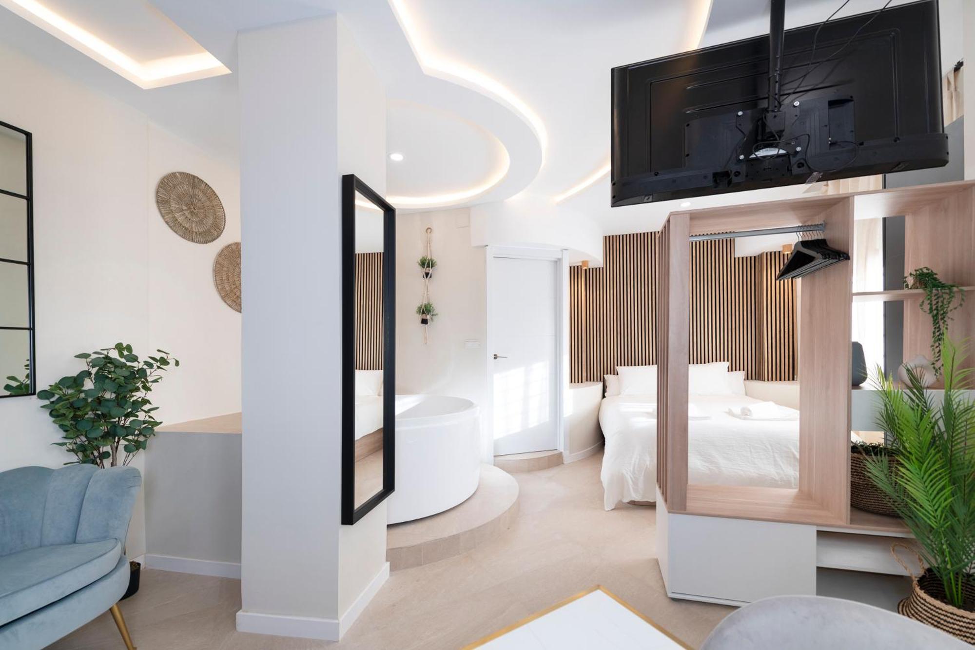 Апартаменты Malaga Boutique V.V Luxury Jacuzzy Экстерьер фото